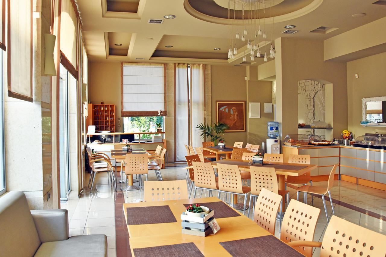 Alexander Inn ستافروس المظهر الخارجي الصورة